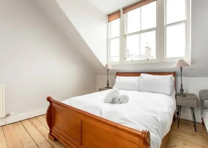 公寓 Modern, Bright & Spacious 3 Bedroom In The Heart Of The Centre - Double Beds - Sleeps Up To 6 Guests 爱丁堡