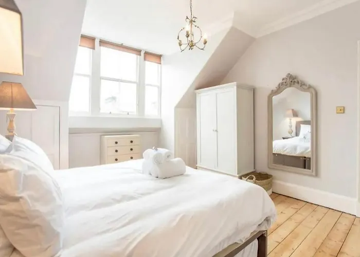 公寓 Modern, Bright & Spacious 3 Bedroom In The Heart Of The Centre - Double Beds - Sleeps Up To 6 Guests