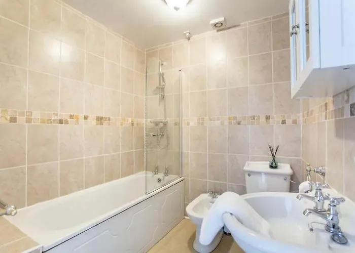 公寓 Modern, Bright & Spacious 3 Bedroom In The Heart Of The Centre - Double Beds - Sleeps Up To 6 Guests