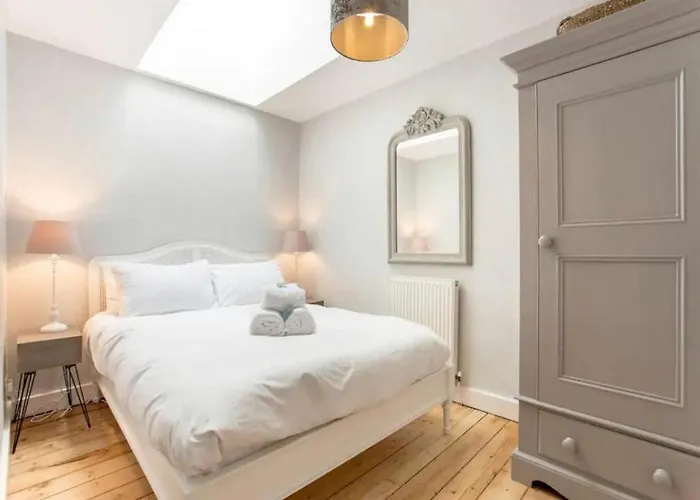 Modern, Bright & Spacious 3 Bedroom In The Heart Of The Centre - Double Beds - Sleeps Up To 6 Guests Lejlighed *