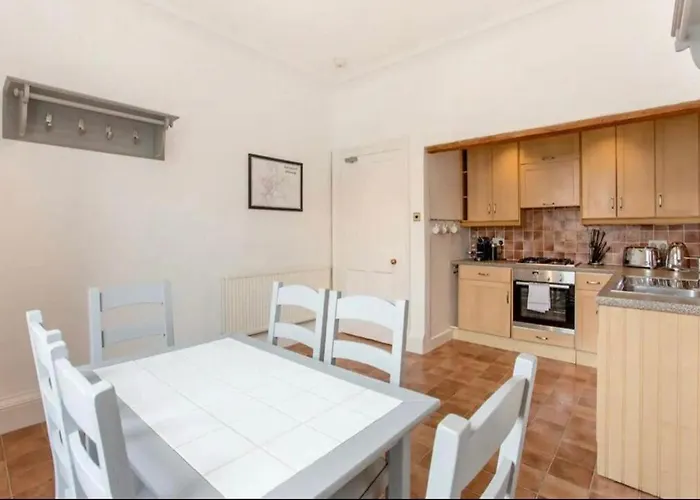 Modern, Bright & Spacious 3 Bedroom In The Heart Of The Centre - Double Beds - Sleeps Up To 6 Guests 公寓 爱丁堡