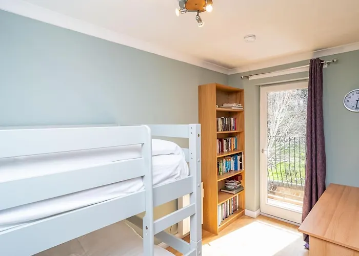 Stunning Flat With Sea View And Parking - Pass The Keys