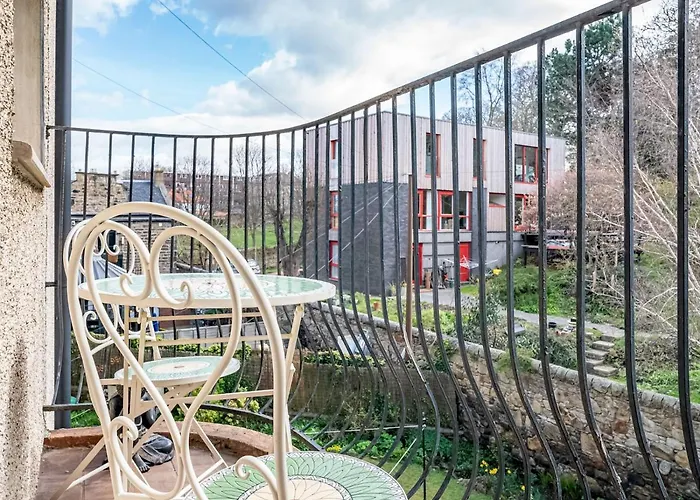 Stunning Flat With Sea View And Parking - Pass The Keys شقة