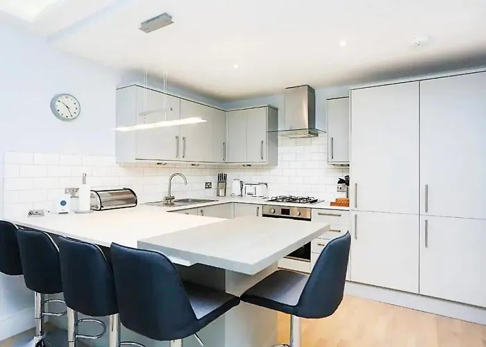 Modern 3 Bedroom Apartment, West End Daire Edinburgh