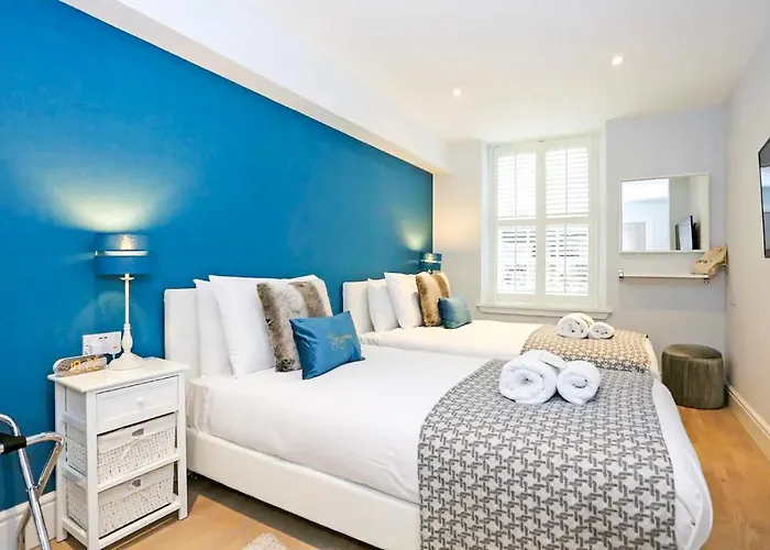 Modern 3 Bedroom Apartment, West End Daire *