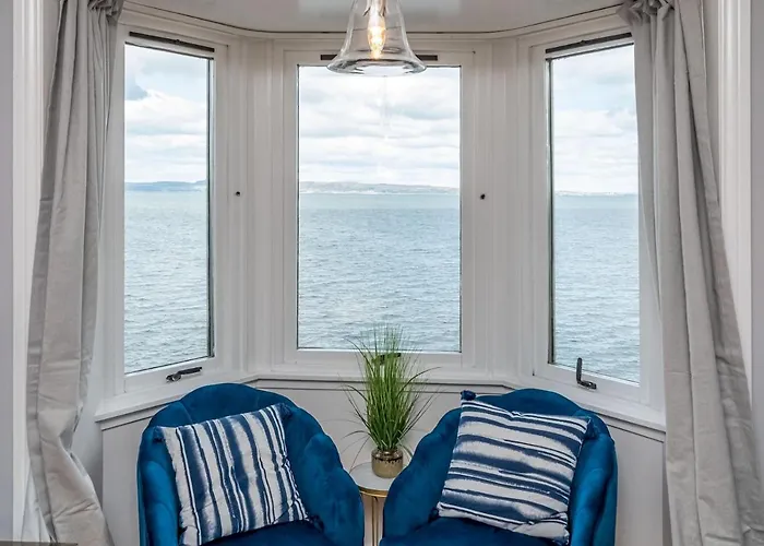 Stunning Flat With Sea View And Parking - Pass The Keys Apartment *