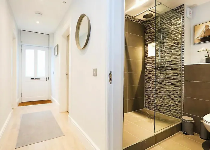 Modern 3 Bedroom Apartment, West End Edinburgh