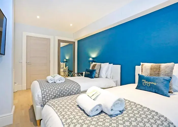 Modern 3 Bedroom Apartment, West End Edinburgh