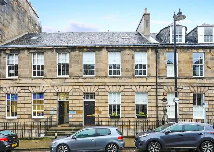 Modern 3 Bedroom Apartment, West End Daire *