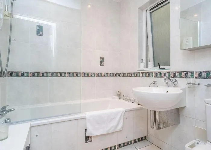 Stunning Flat With Sea View And Parking - Pass The Keys Edinburgh