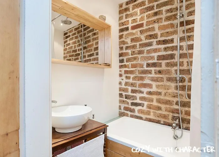 Cozy With Character Vibrant Style Flat At Leith Links Park