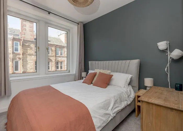 2bd Loft Style - - Free Parking - Pass The Keys