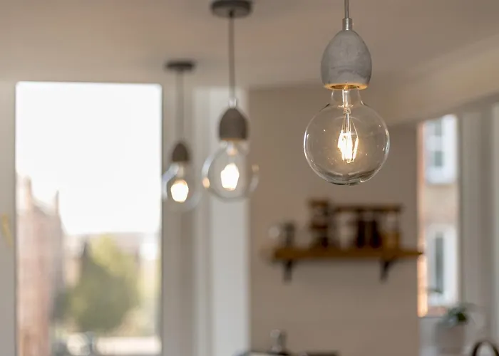 2bd Loft Style - - Free Parking - Pass The Keys