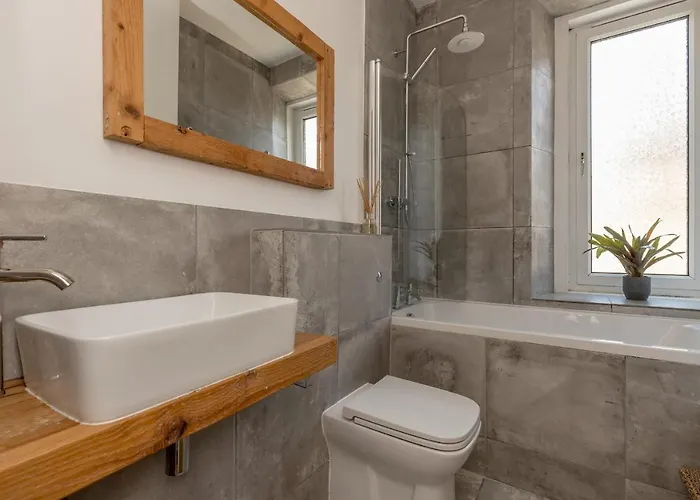 2bd Loft Style - - Free Parking - Pass The Keys