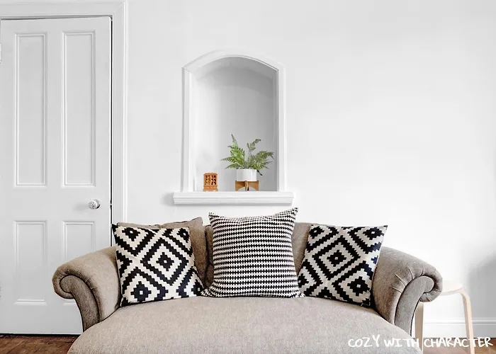 Cozy With Character Cochrane At Leith Links Park Apartment
