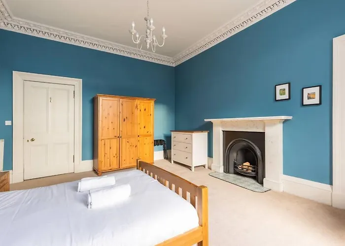 דירה Stunning 3 Bedroom Flat In Bruntsfield אדינבורו