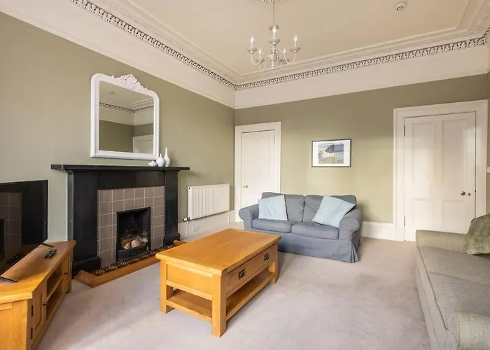 Stunning 3 Bedroom Flat In Bruntsfield אדינבורו