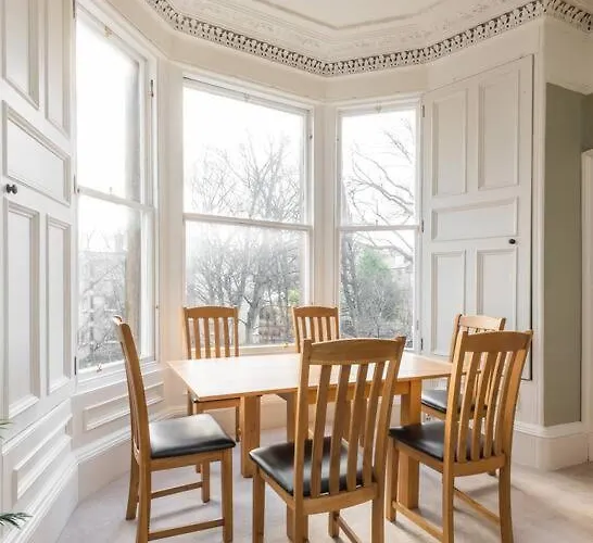 Stunning 3 Bedroom Flat In Bruntsfield דירה