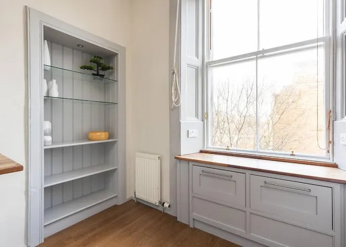 Stunning 3 Bedroom Flat In Bruntsfield