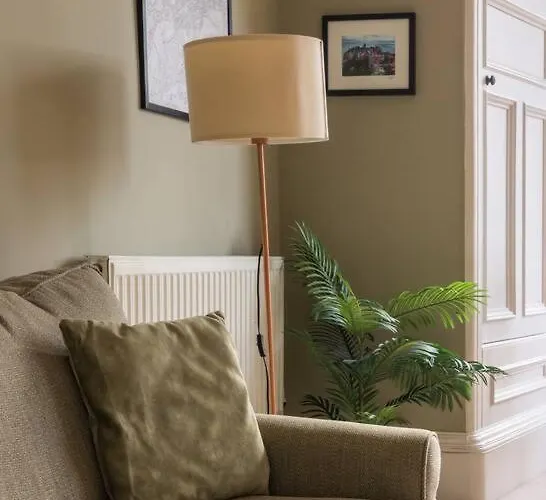 Stunning 3 Bedroom Flat In Bruntsfield דירה