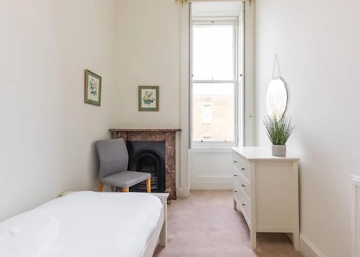 דירה Stunning 3 Bedroom Flat In Bruntsfield אדינבורו