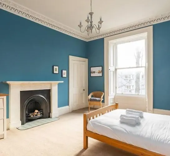 Stunning 3 Bedroom Flat In Bruntsfield *