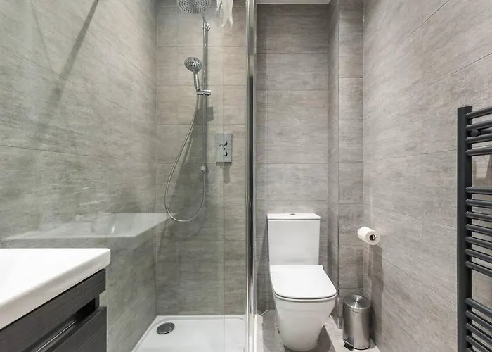 Stunning 3 Bedroom Flat In Bruntsfield דירה