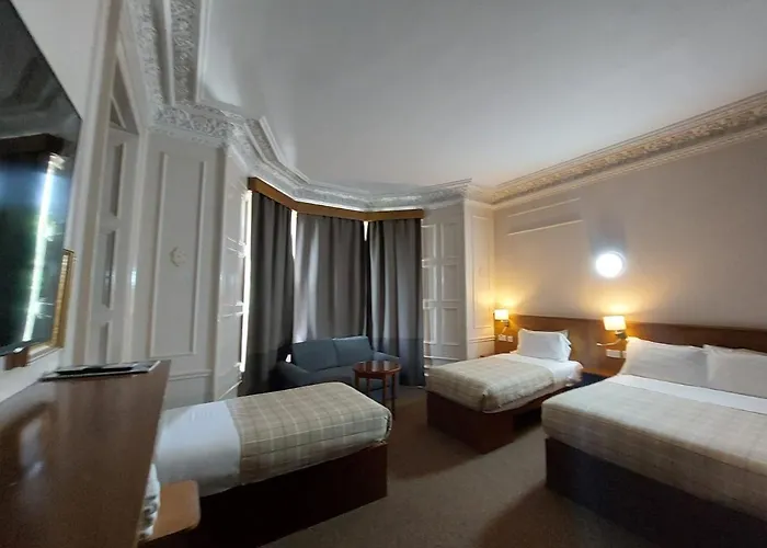 House 3* Edinburg