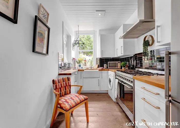 Apartment Cozy With Character Cochrane At Leith Links Park