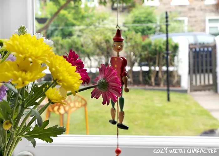 Cozy With Character Cochrane At Leith Links Park Apartment