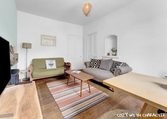Cozy With Character Cochrane At Leith Links Park Apartment