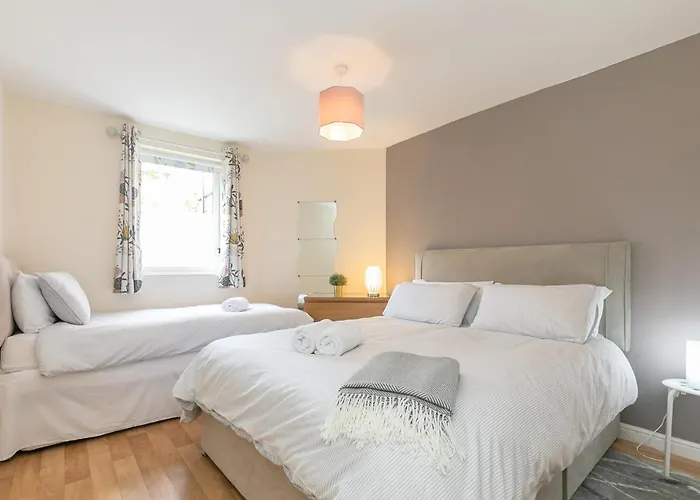 Dicksonfield Quiet Central Family With Parking شقة *