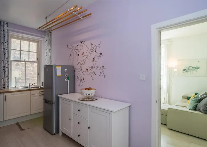 Spacious Flat At Royal Mile - Pass The Keys Apartment