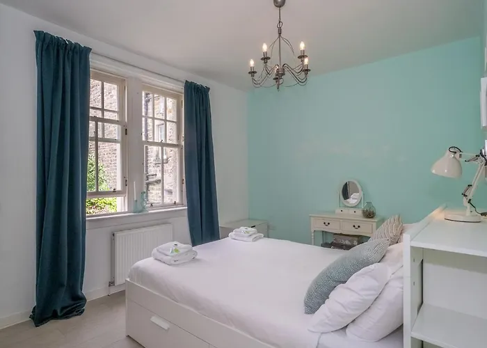 Spacious Flat At Royal Mile - Pass The Keys Edinburgh