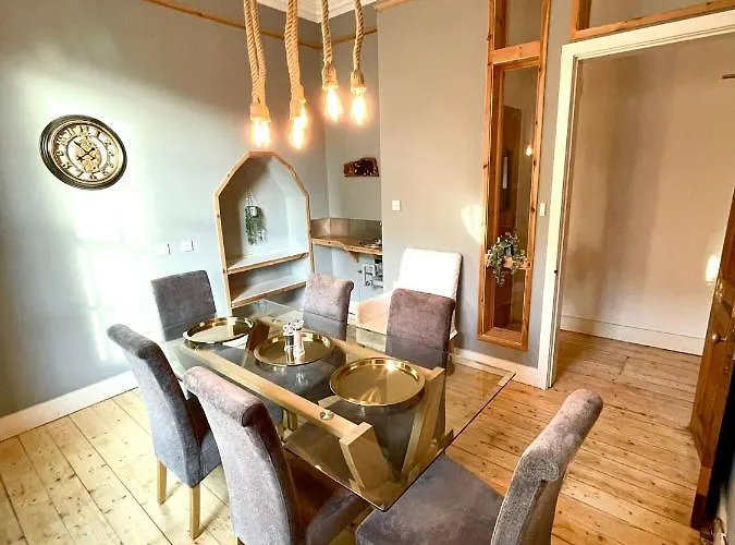 Newington House בית נופש *