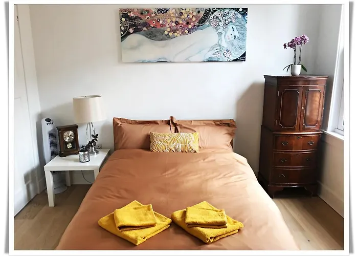 Spacious And Modern 2 Bedroom Flat Near The Centre شقة *