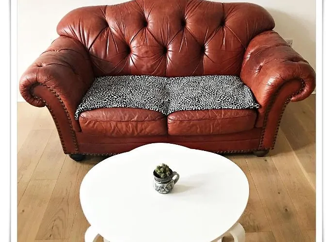 Spacious And Modern 2 Bedroom Flat Near The Centre *