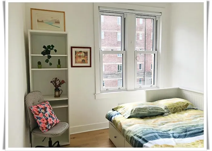 Spacious And Modern 2 Bedroom Flat Near The Centre شقة *