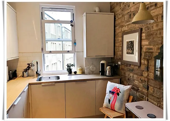 Spacious And Modern 2 Bedroom Flat Near The Centre شقة *