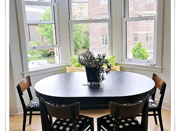 Spacious And Modern 2 Bedroom Flat Near The Centre Lejlighed