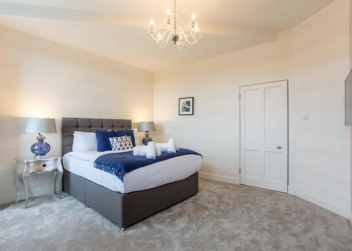Exclusive 2 Bed, Free Private Parking, In West End * Эдинбург
