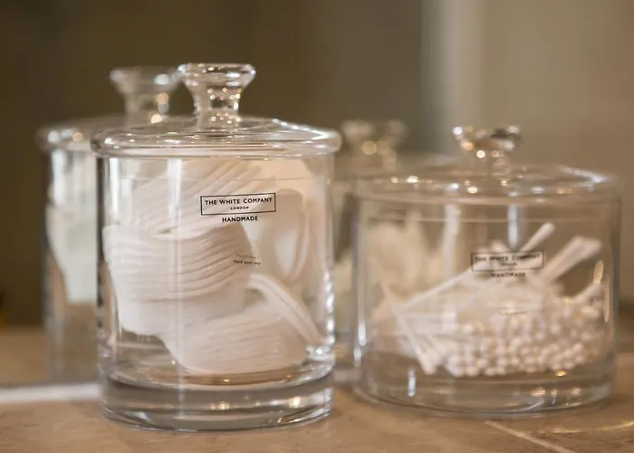 Exclusive 2 Bed, Free Private Parking, In West End דירה