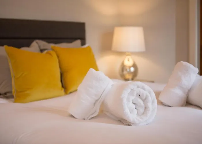 דירה Exclusive 2 Bed, Free Private Parking, In West End אדינבורו