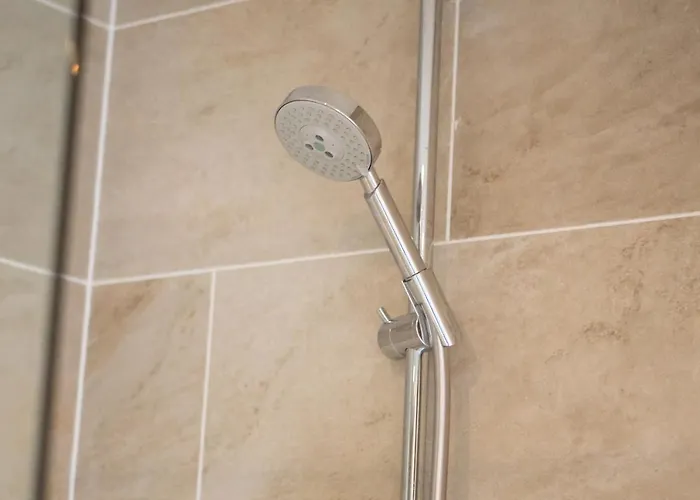 Exclusive 2 Bed, Free Private Parking, In West End אדינבורו