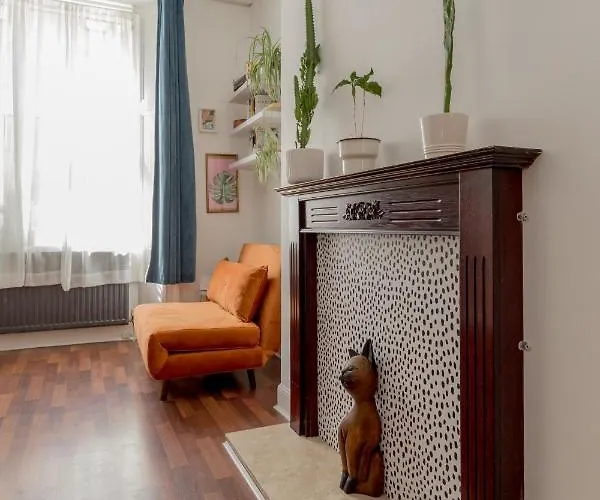 Stylish Flat In With Private Garden 爱丁堡