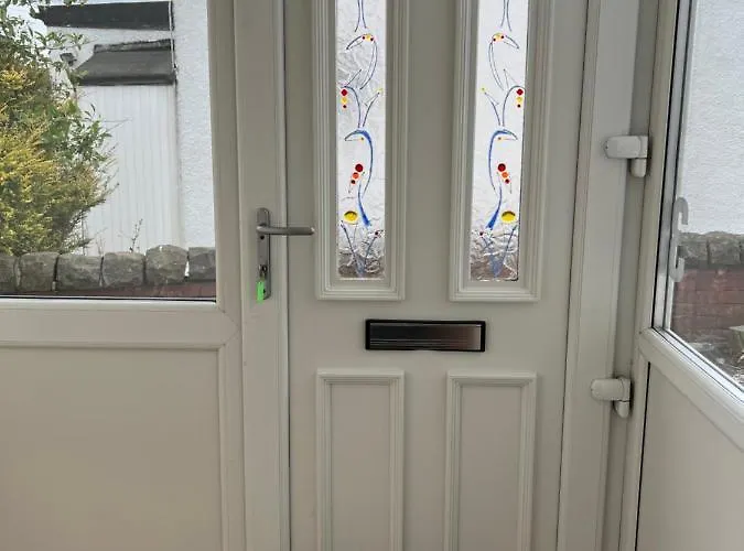 4 Bed Near Airport Prázdninový dům