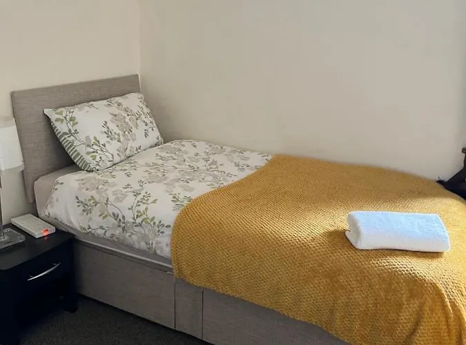 4 Bed Near Airport Prázdninový dům