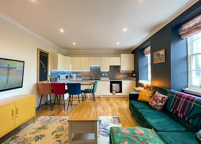 Lively & Energetic 2br On The Royal Mile Edinburgh