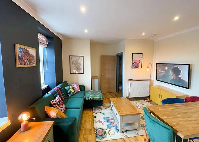 Lively & Energetic 2br On The Royal Mile Edinburgh