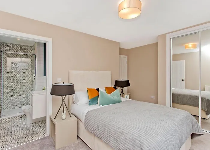 Lejlighed Modern Centre 2 Bedroom 2 Bathroom Apartments, Main Door Ground With Private Parking